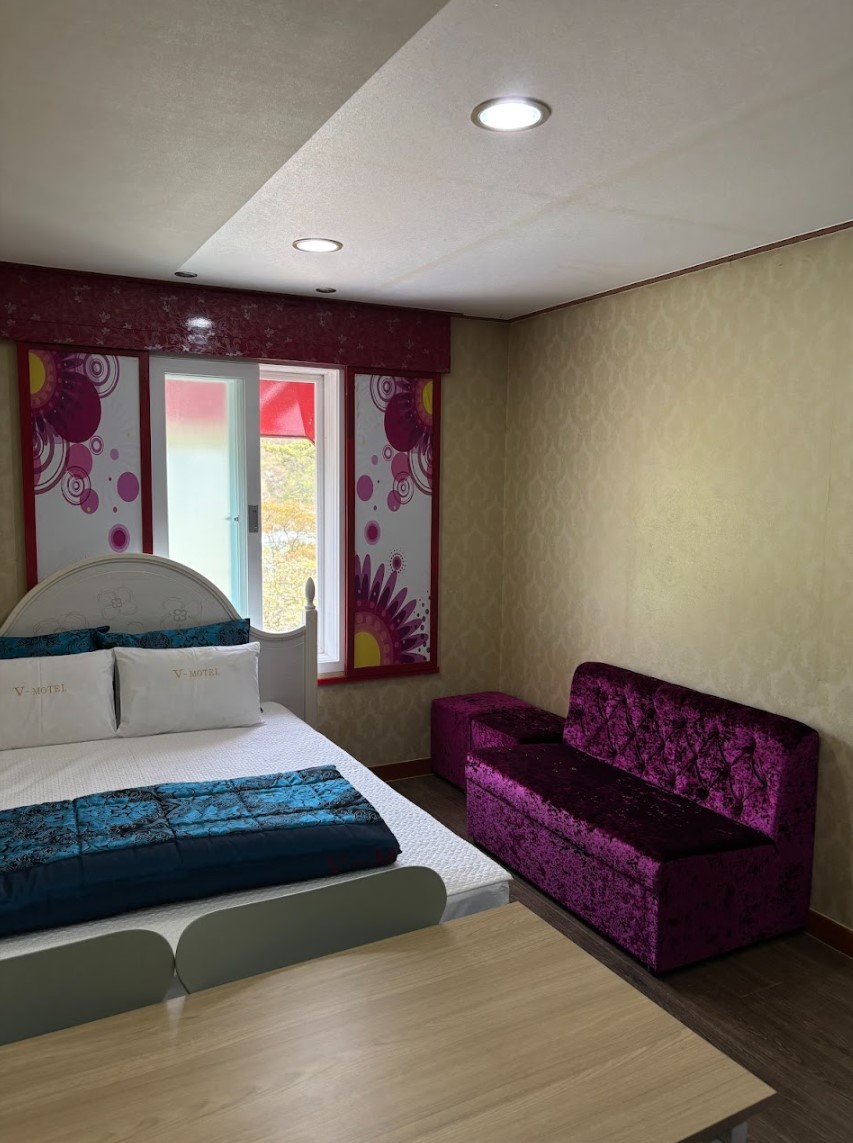 room-card-img-1